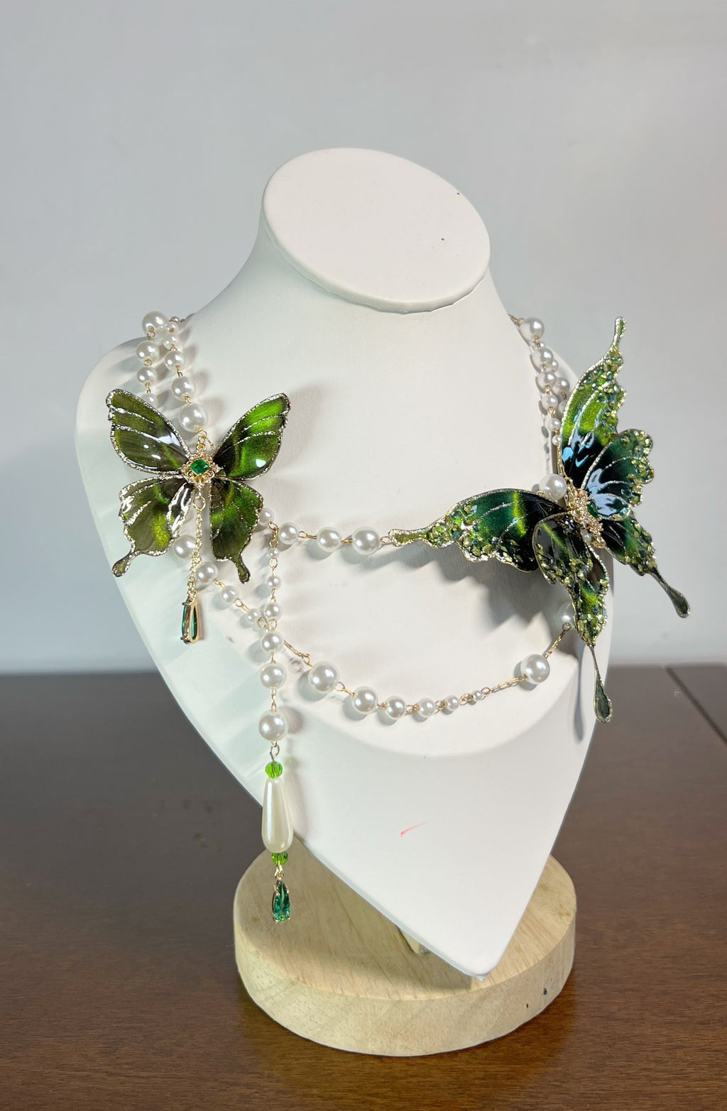 Gradient Butterfly Pearl Necklace - Beautiful and Gorgeous