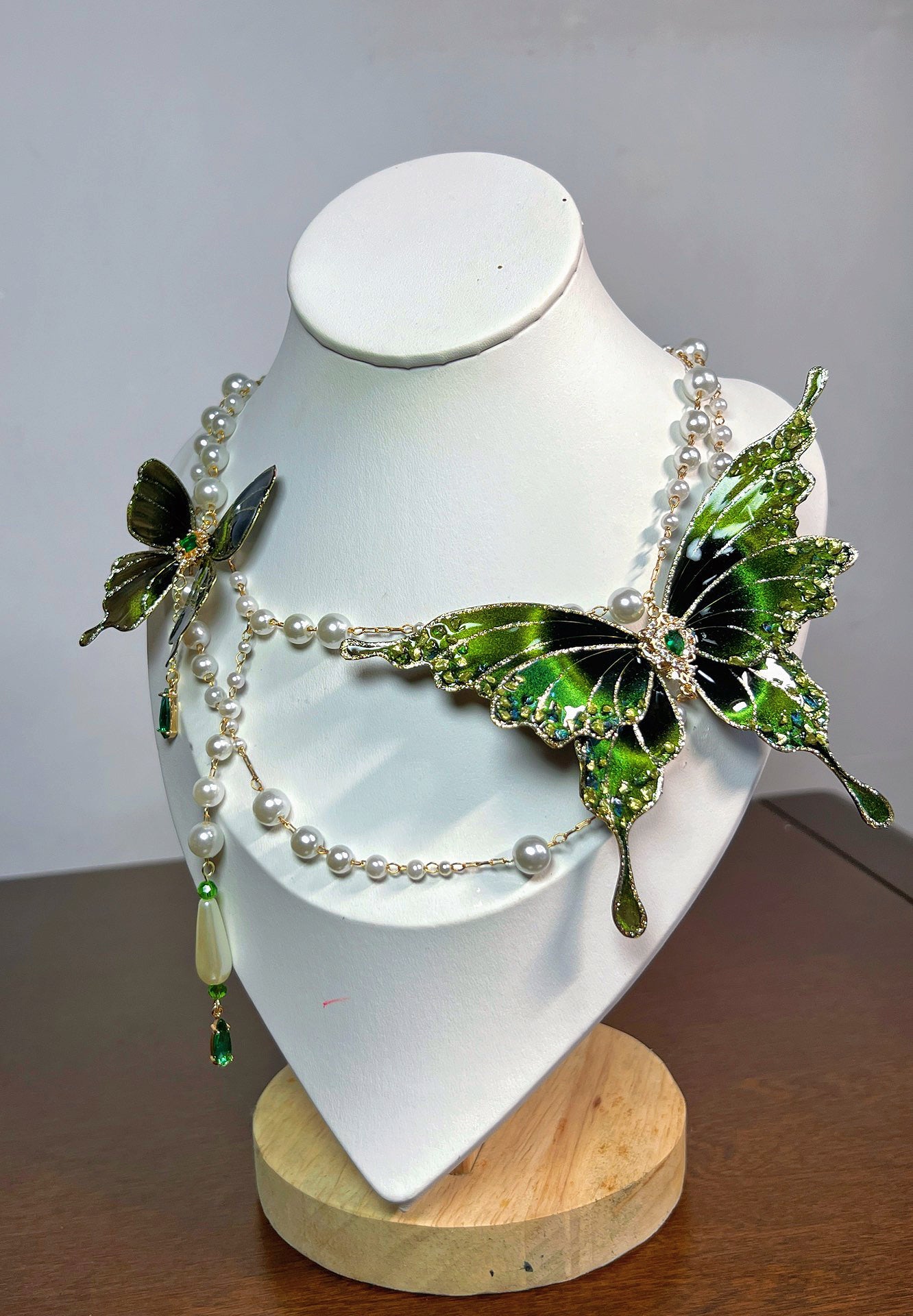 Gradient Butterfly Pearl Necklace - Beautiful and Gorgeous